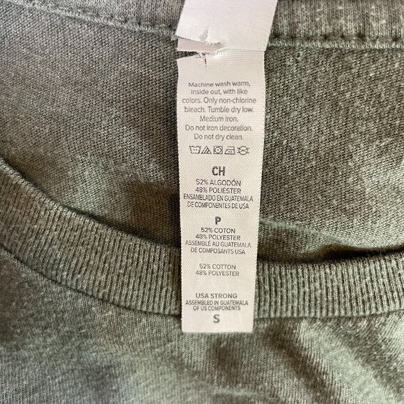 Dog Mom Graphic Tee Women's Size Small Camo Green Crew Neckline Short Sleeves - Picture 6 of 6